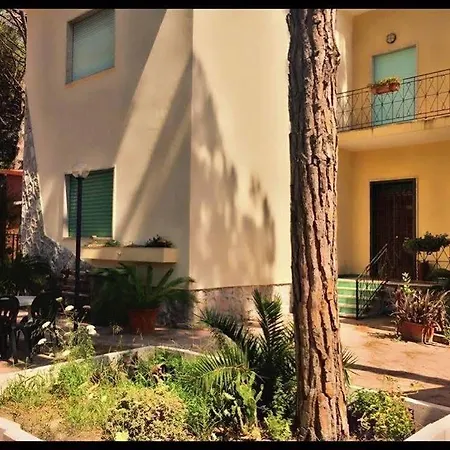 La Casa Nella Pineta 3* Castel Volturno