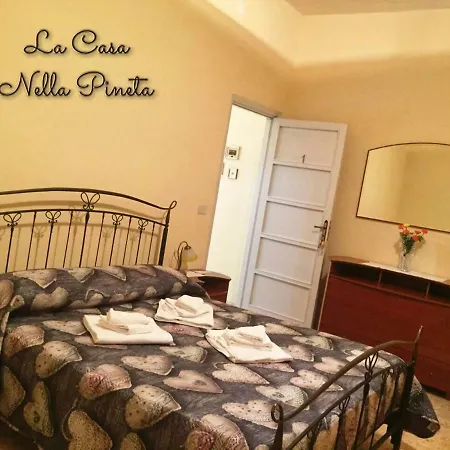 La Casa Nella Pineta 3* 카스텔볼튜노